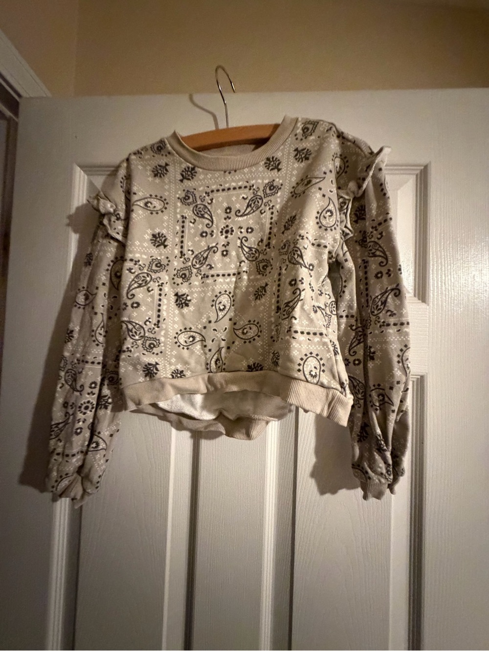 Girls' Beige Bandana Print Ruffle Sweatshirt